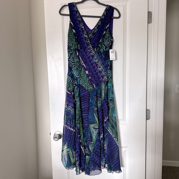 Dress - Picture 1 of 5